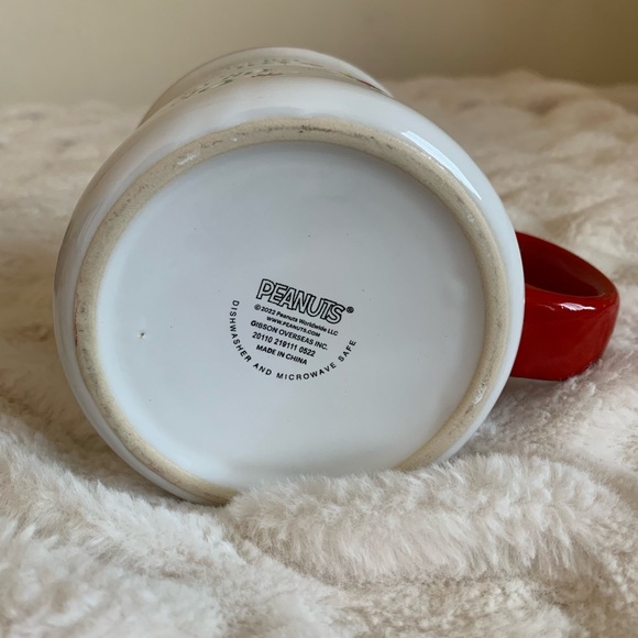 Snoopy Christmas Mug - Picture 4 of 4